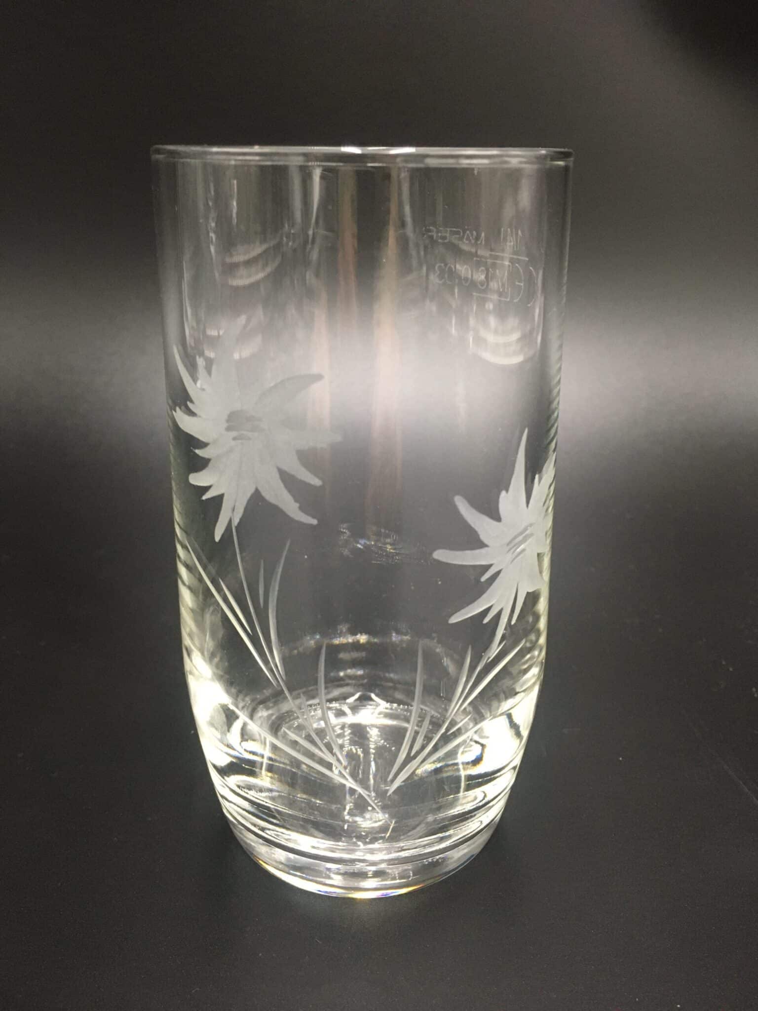 Schönes Weizenbierglas 0,5l mit Edelweiß – Glasbläserei Claudia Schlenz